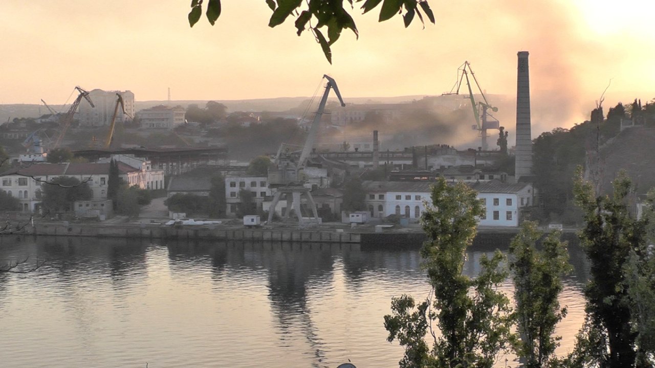 Rus donanmasının Sivastopol'deki karargahı vuruldu, bir asker kayıp: Ukrayna saldırının sorumluğunu üstlendi