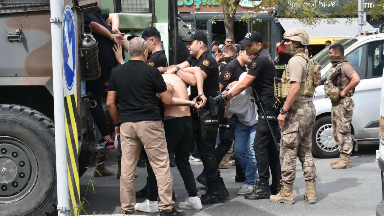 İzmir Adliyesi önündeki çatışmaya 21 gözaltı