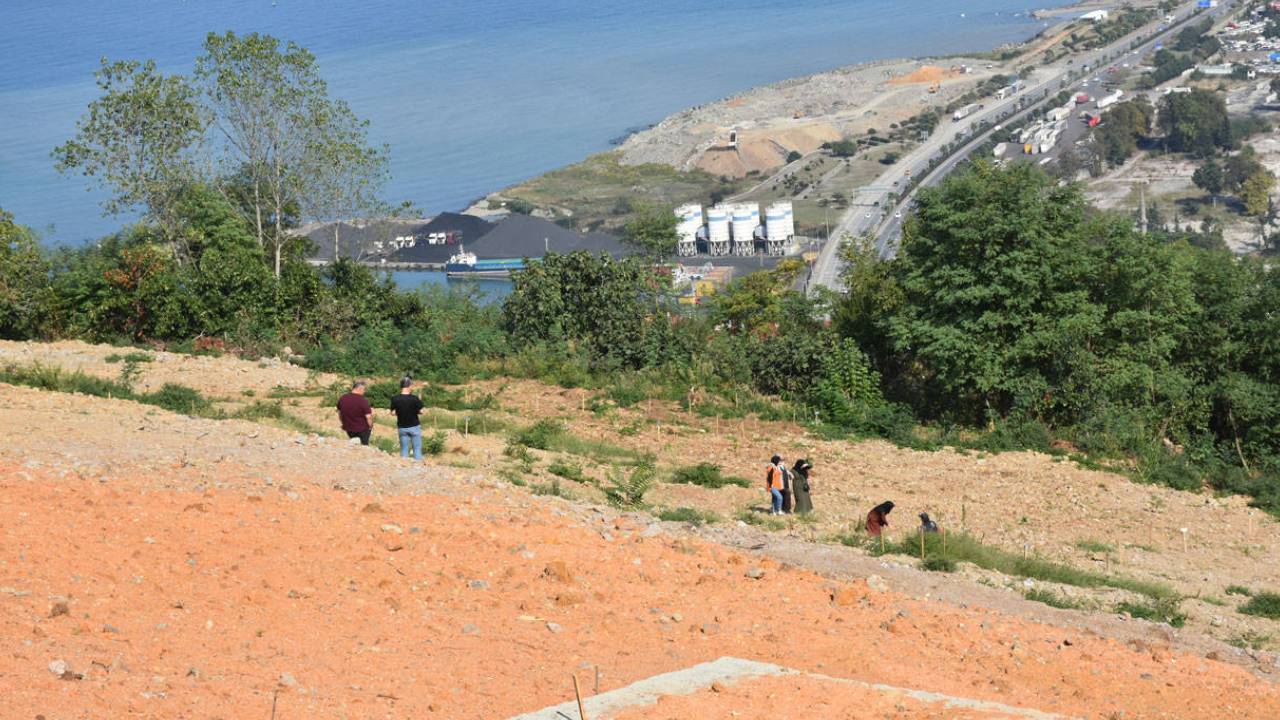 Trabzon'da deniz manzaralı mezarlık satışı: Bir kişi yoğunluktan fenalaştı