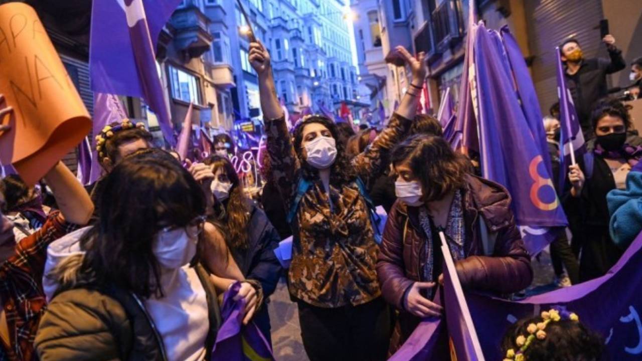 Feminist Gece Yürüyüşü'ne katıldıkları için yargılananlar beraat etti