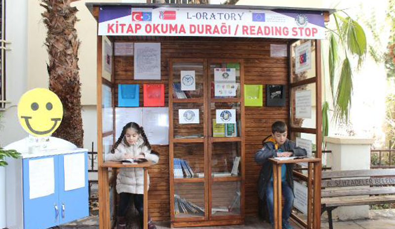 Kitap okuma durağı açtılar