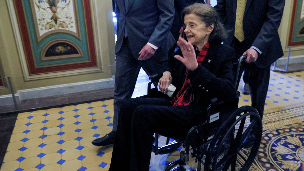 Oylamada 'evet de' diye yalvarmışlardı: ABD'nin en uzun süre görev yapan kadın senatörü Feinstein öldü