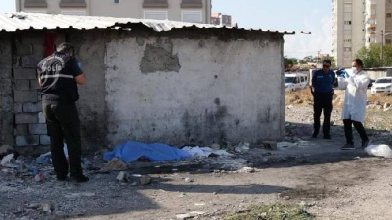 Antalya'da boş arazide bir erkeğe ait ceset bulundu