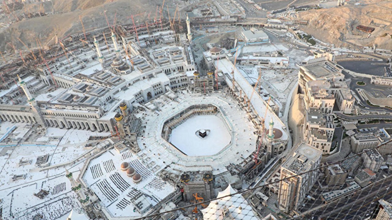 Мекка спб. Мечеть Аль-харам Мекка. Кааба Саудовская Аравия. Мекка 2020. Мекка 2020 коронавирус.