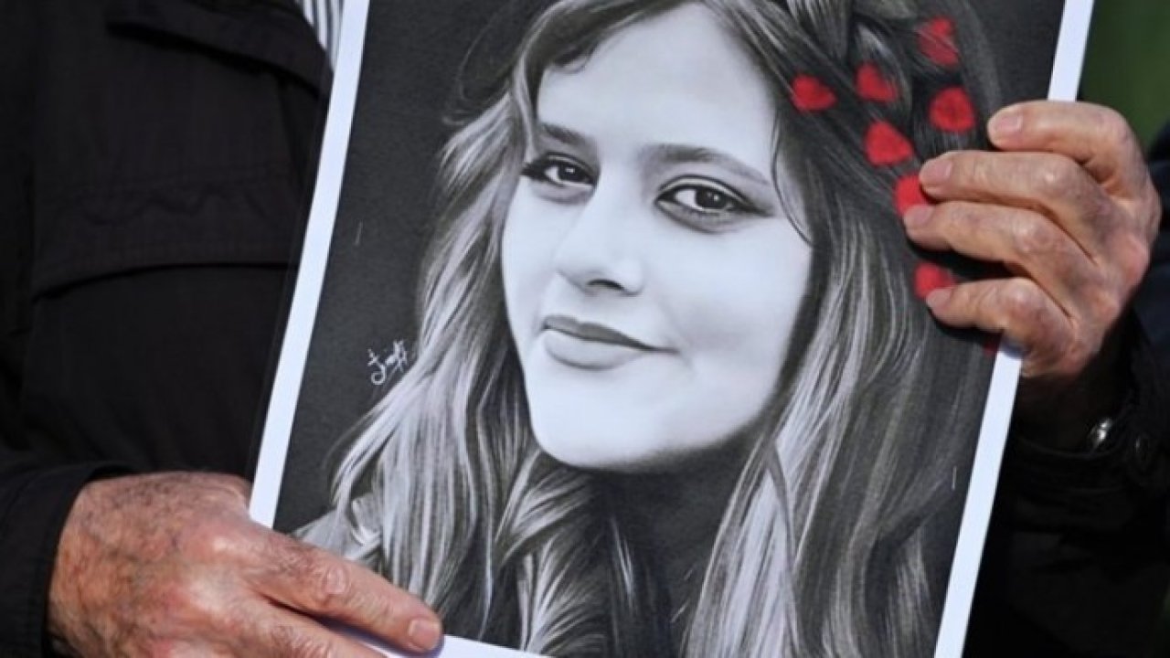 Jîna Mahsa Amini’nin ailesine yurt dışı yasağı: Saharov Ödülü için Fransa'ya gitmeleri engellendi