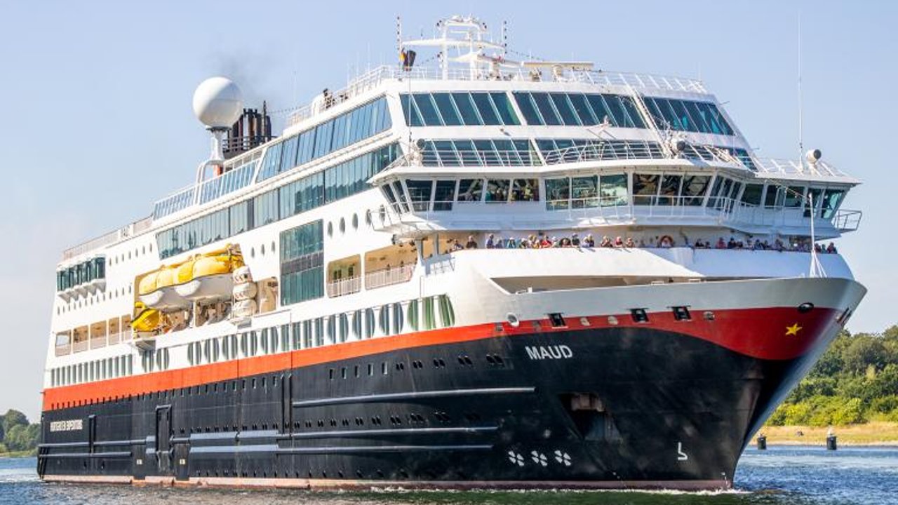 Cruise gemisi MS Maud Kuzey Denizi'nde fırtınaya yakalandı