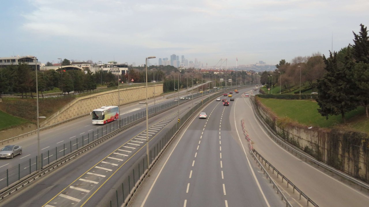 İstanbul'da yılın ilk gününde yollar boş kaldı