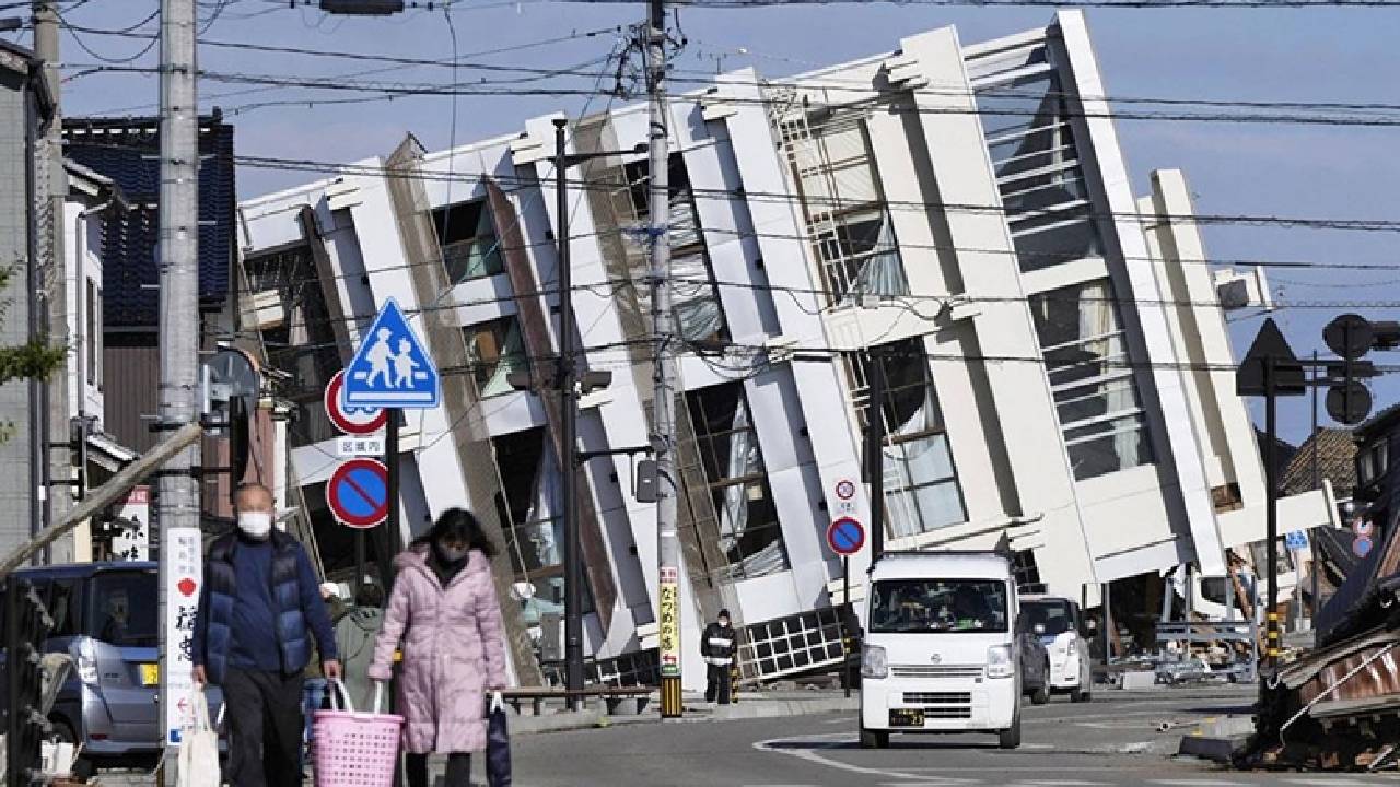 Japonya'da 7.6 büyüklüğünde depremde ölü sayısı 48'e çıktı: Enkazdakileri kurtarmak için zamanla yarışılıyor