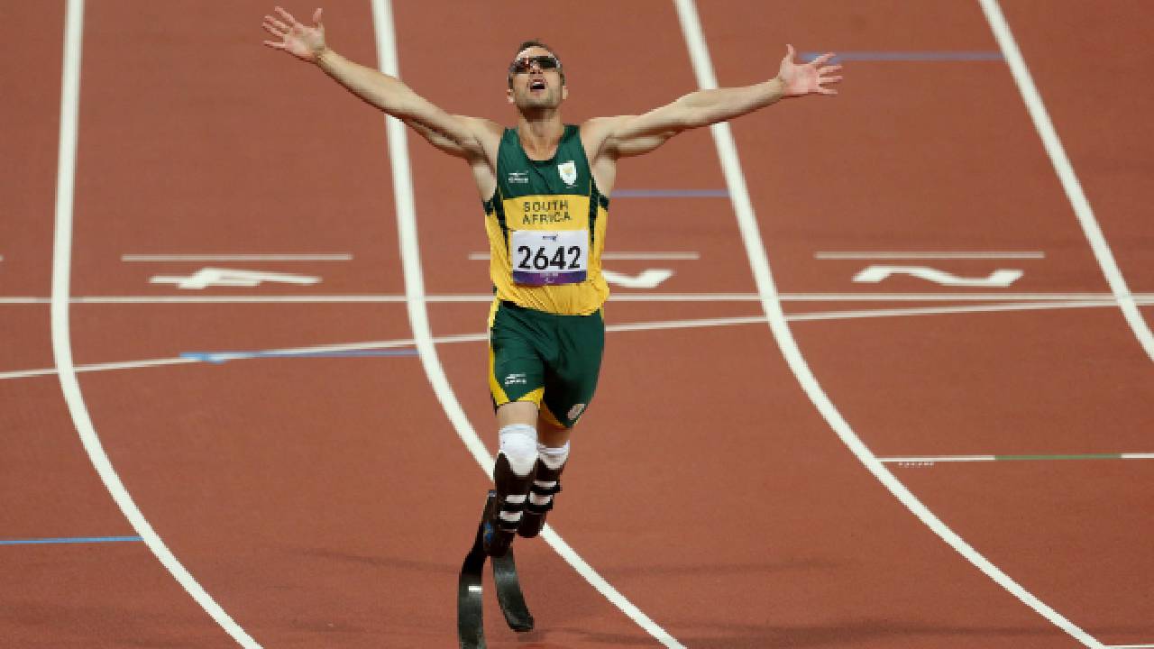 Eski paralimpik yıldız Oscar Pistorius, kız arkadaşını öldürdükten 11 yıl sonra serbest bırakıldı