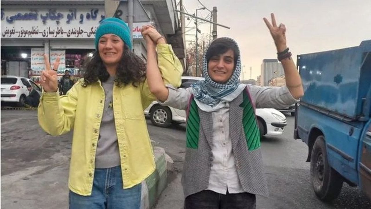 İran'da Jîna Mahsa Amini'nin ölümünü ve cenazesini haberleştiren iki kadın gazeteciye yeni dava
