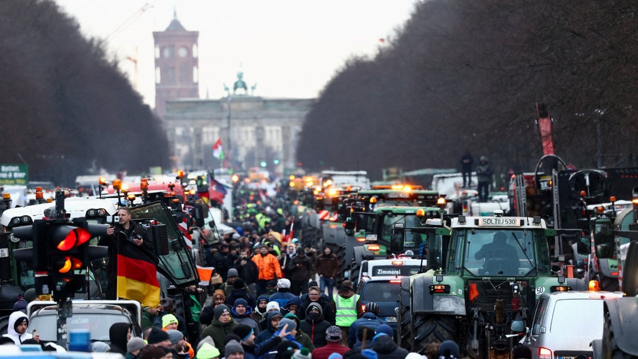 Alman çiftçilerin başkent çıkarması: Berlin'de hayat durdu