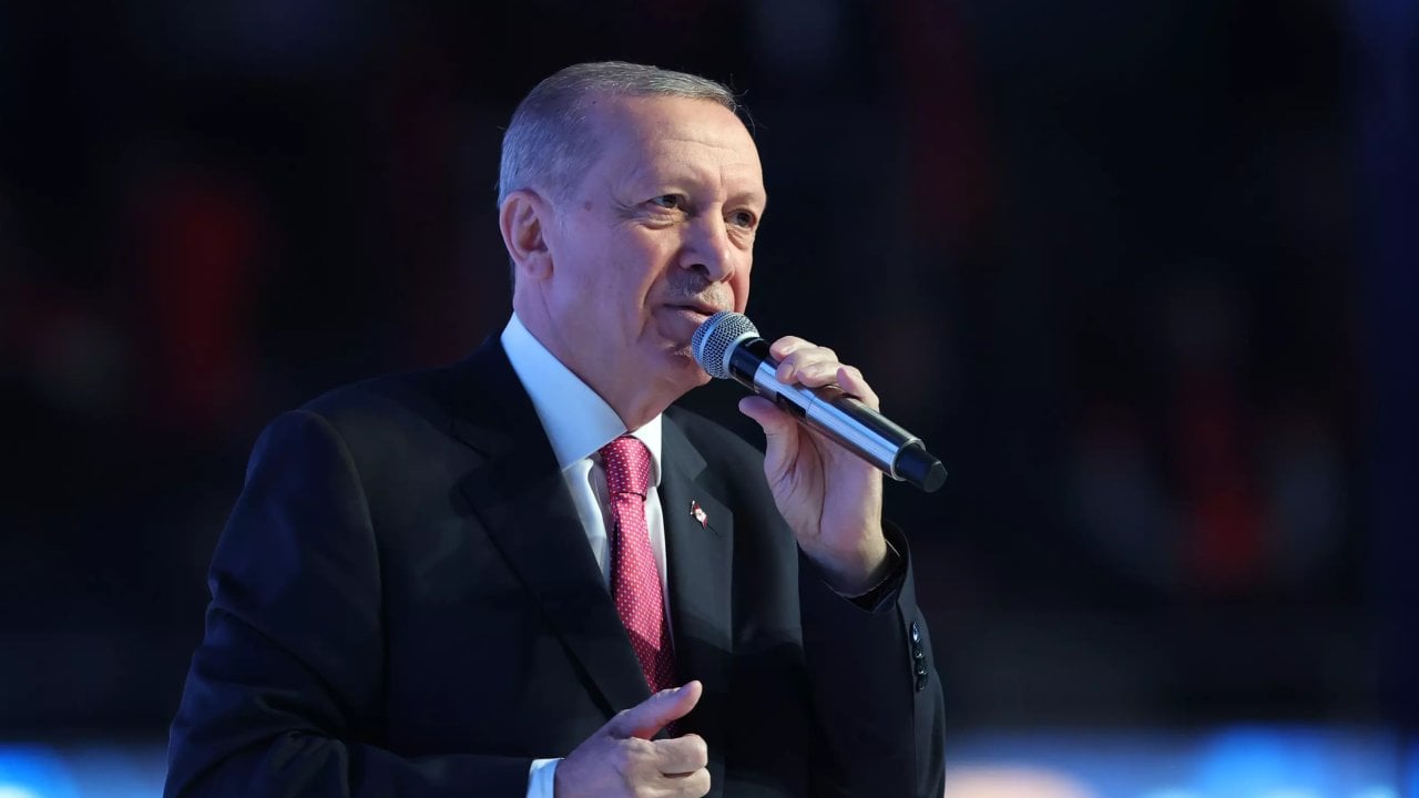 Erdoğan'ın yeniden adaylığı muhalefetin desteğine bağlı: 2027'de erken seçim hazırlığı