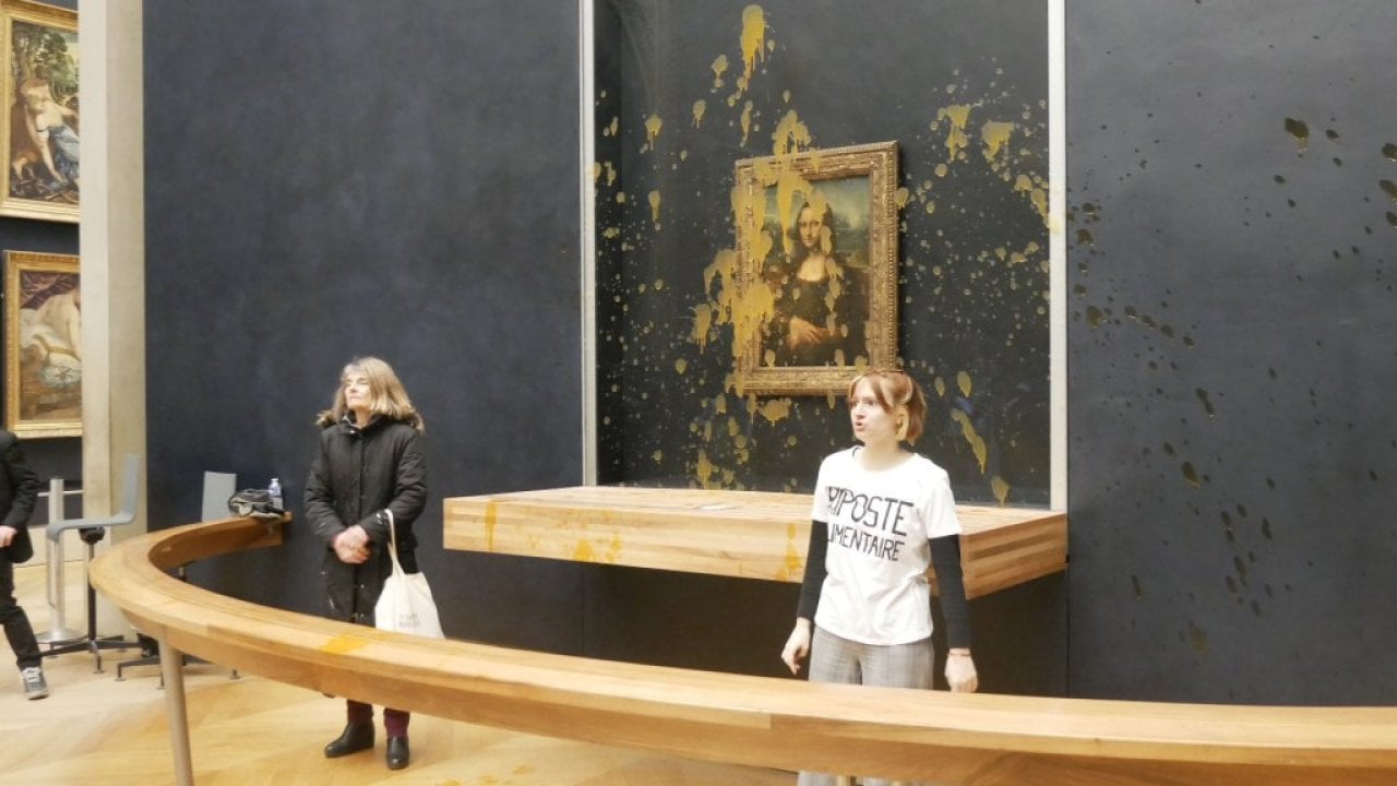 Fransa Kültür Bakanı'ndan 'Mona Lisa eylemi' açıklaması: Hiçbir gerekçe hedef alınmasını haklı gösteremez