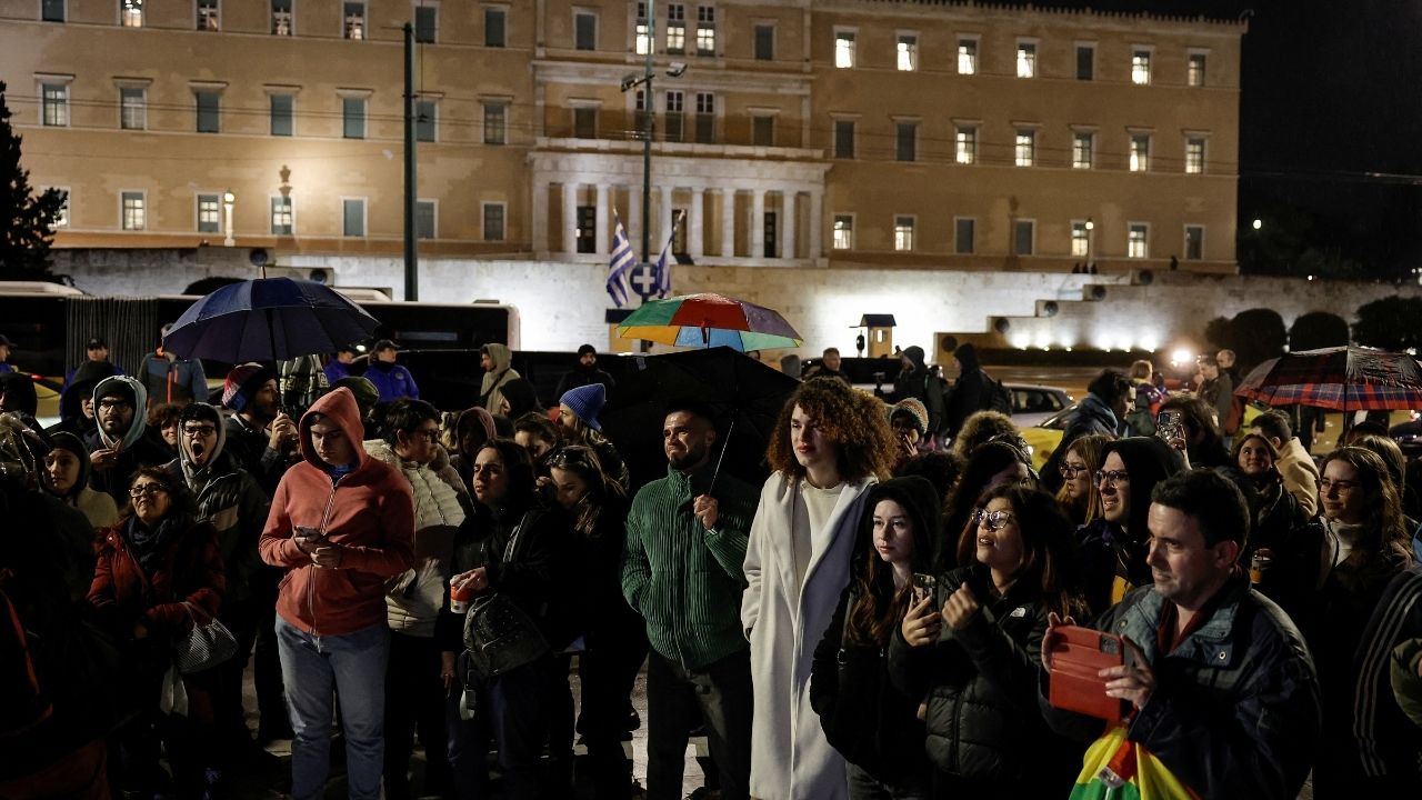 Yunanistan'dan tarihi adım: Eşcinsel evliliğe izin veren tasarı onaylandı