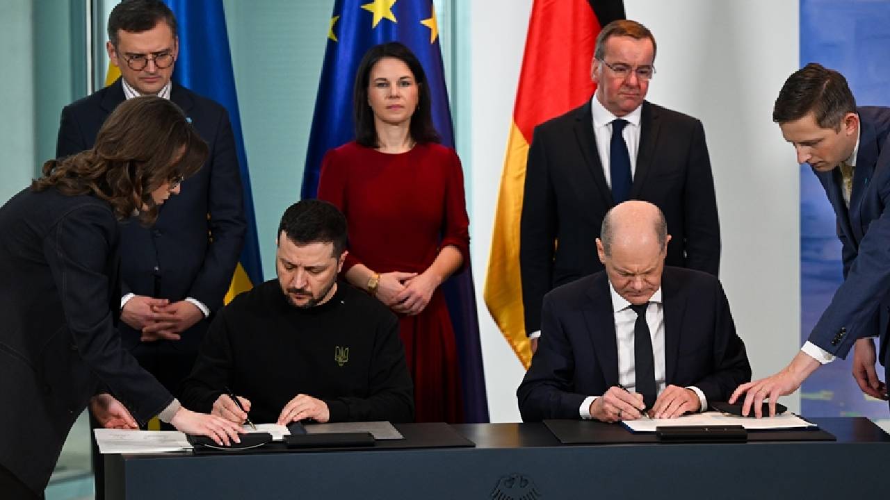 Zelenskiy ile güvenlik anlaşması imzalayan Scholz: Tarihi bir adım, Putin'e net mesaj gönderiyoruz