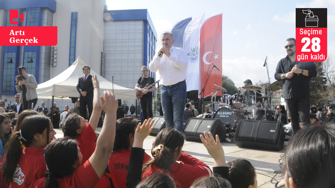Bakan, çocuklardan AKP adayı için destek istedi: 'Adayımız çocukları ve sporcuları seviyor'