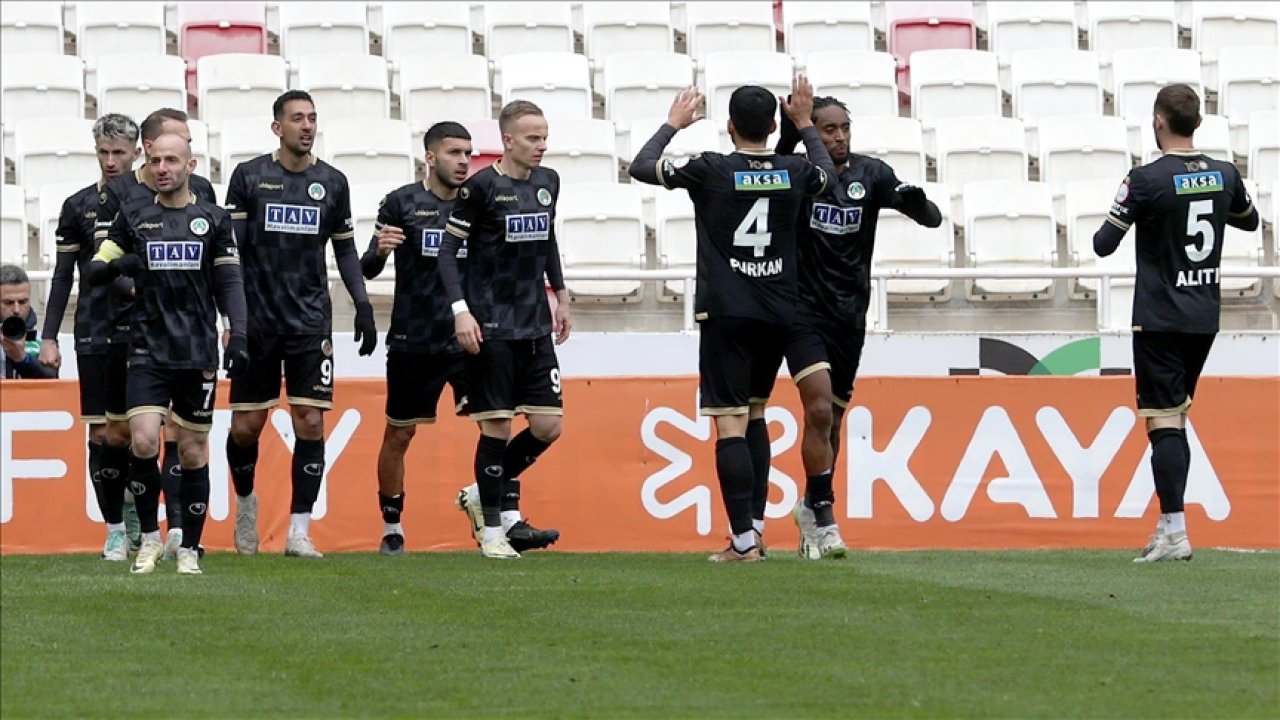 Alanyaspor deplasmanda Sivasspor'u mağlup etti
