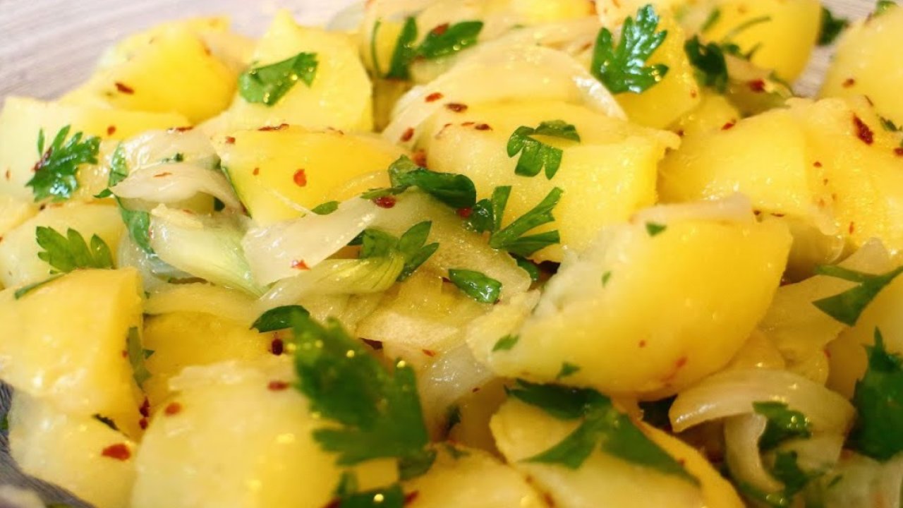 Patates salatasını yaparken bunu deneyin... Farklı ve lezzetli olmasını sağlıyor