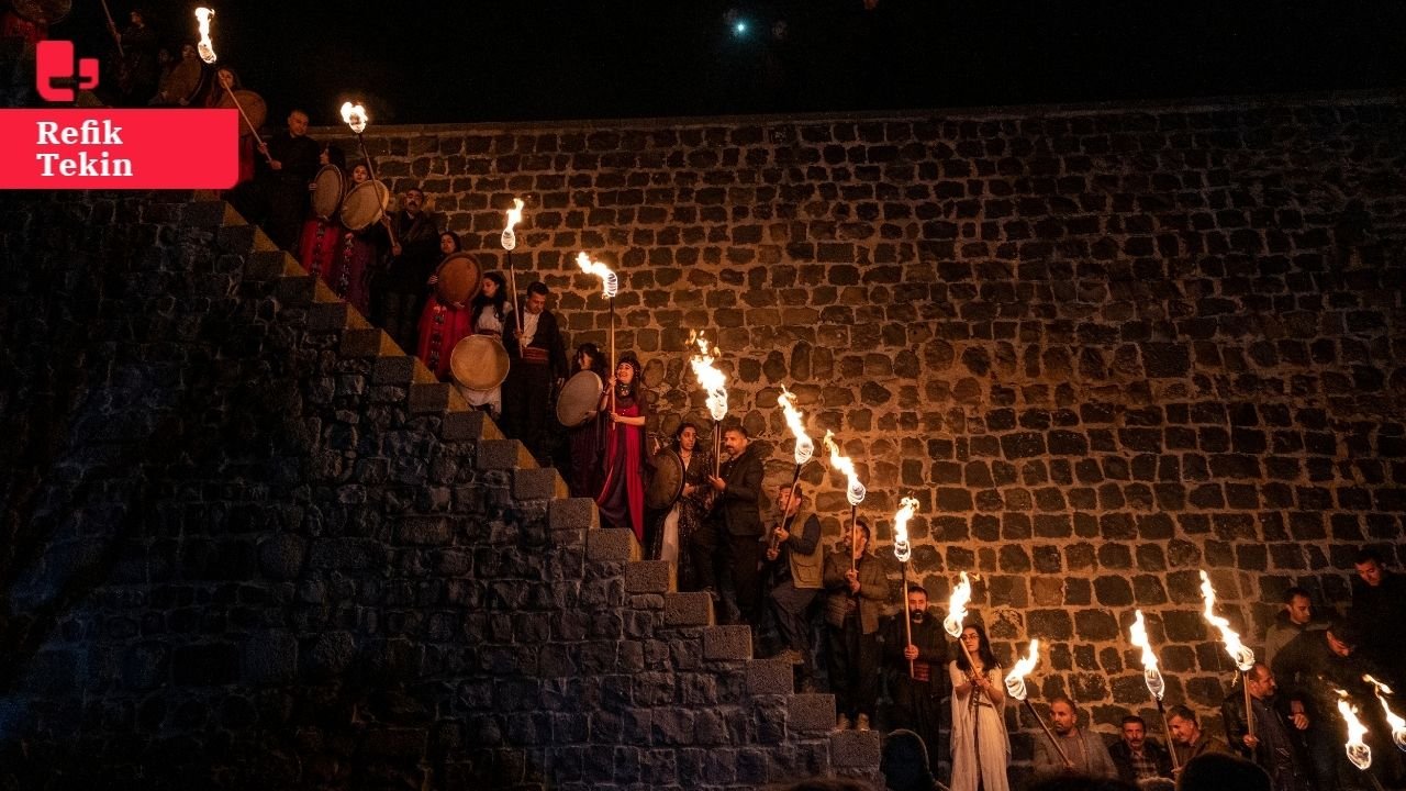 Diyarbakır surlarında 75 meşale ile Newroz kutlaması