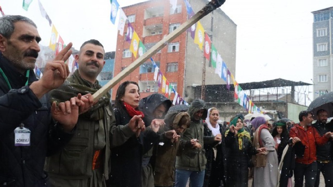Doğubayazıt'ta Newroz ateşi yakıldı... Hatimoğulları: Barış ve diyalog çağrımız seçimlere indirgenmeyecek kadar önemlidir