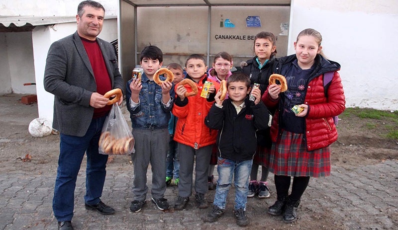 Muhtar, öğrencileri okula aç göndermiyor