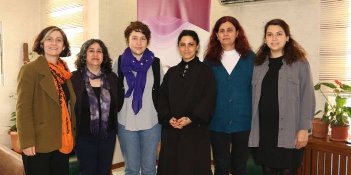 Tunuslu sanatçı Emel Matlouthi, Diyarbakır'da kadın derneklerini ziyaret etti