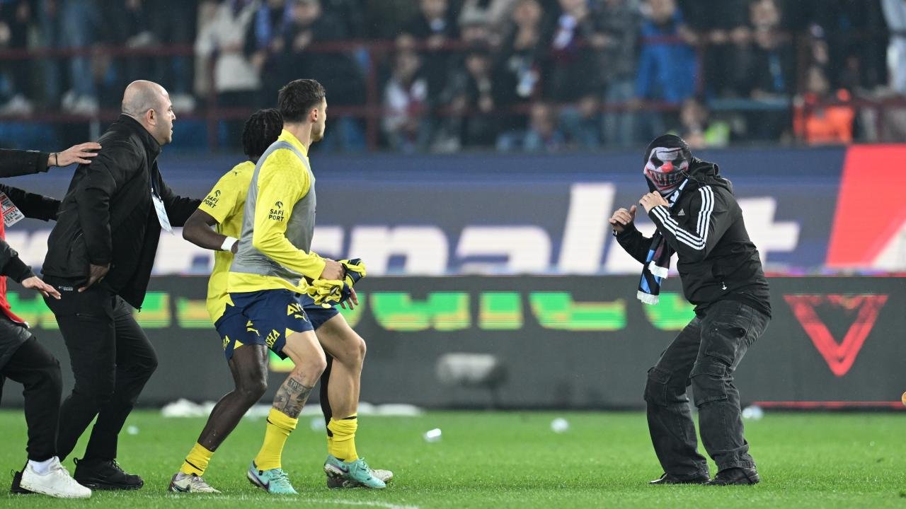 Fenerbahçe derbisindeki şiddet: Trabzonspor'a altı maç seyircisiz oynama cezası verildi
