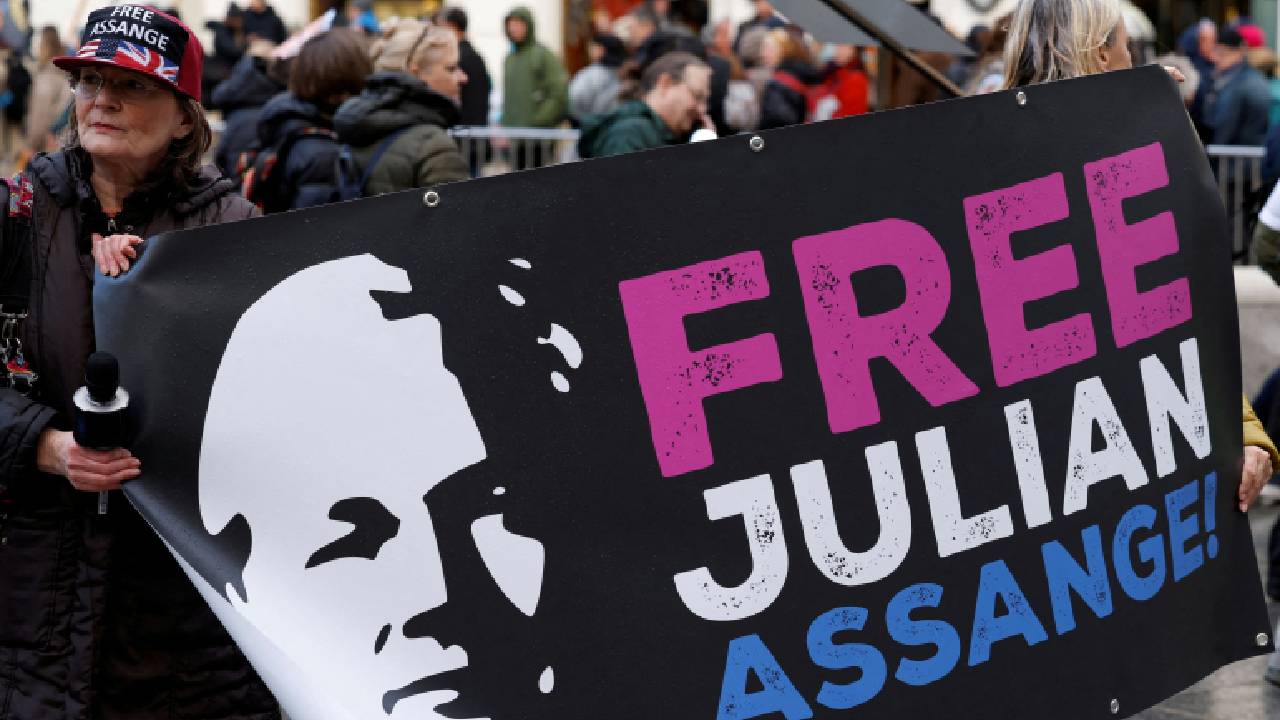 Londra'daki Yüksek Mahkeme, Assange'a, ABD'ye iadesine itiraz etme fırsatı tanıdı