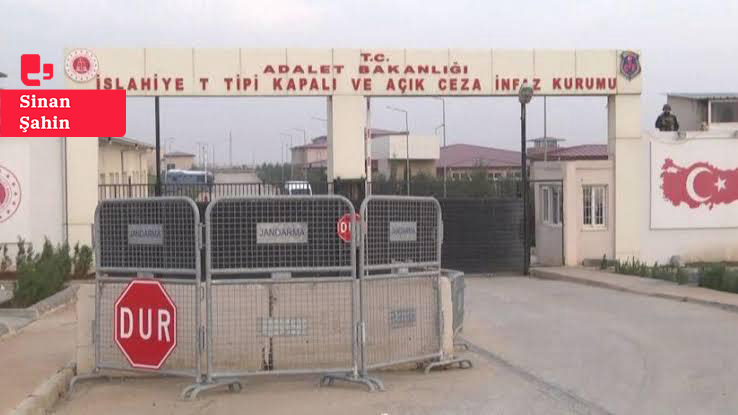 İslahiye Cezaevi'nde iki siyasi tutukluya işkence: Gardiyanlardan Esat Oktay Yıldıran'lı ve Mehmet Ağar'lı tehdit etti