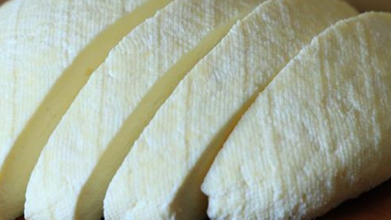 Tam Kıvamında Mayasız Peynir Yapımı! Öğrendiğinizde Marketten Almayı Terk Edeceksiniz