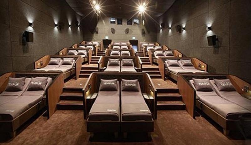 Yataklı sinema salonu açıldı