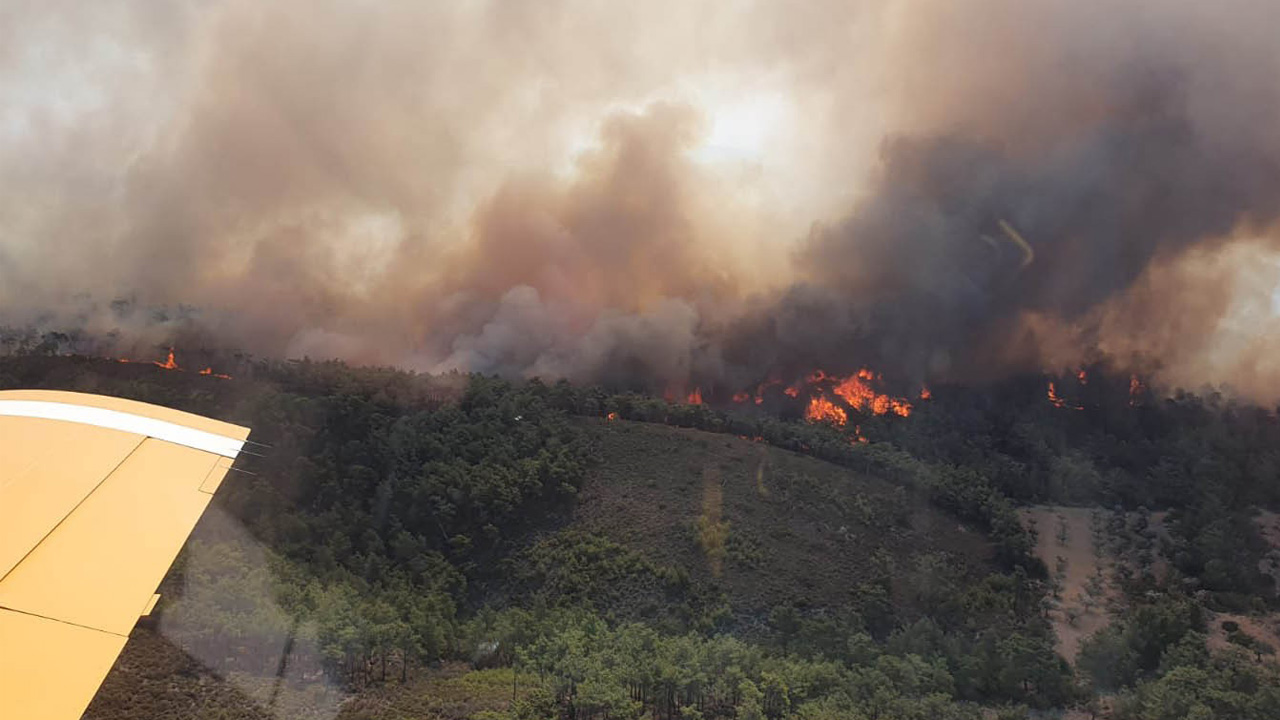 Girit Adası’nda orman yangını kontrolden çıktı: Dört yerleşim yeri boşaltıldı