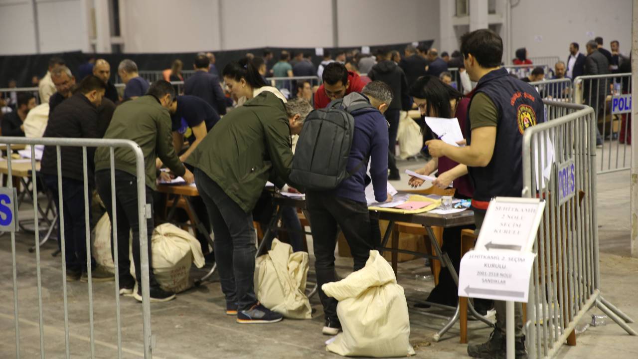 CHP'nin kazandığı MHP'nin itiraz ettiği Kütahya'da geçersiz oylar yeniden sayıldı: Sonuç değişmedi