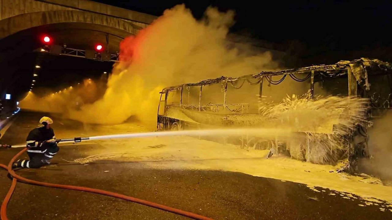 35 yolculu otobüs Orhangazi Tüneli’nde yandı: Tüm yolcular kurtuldu