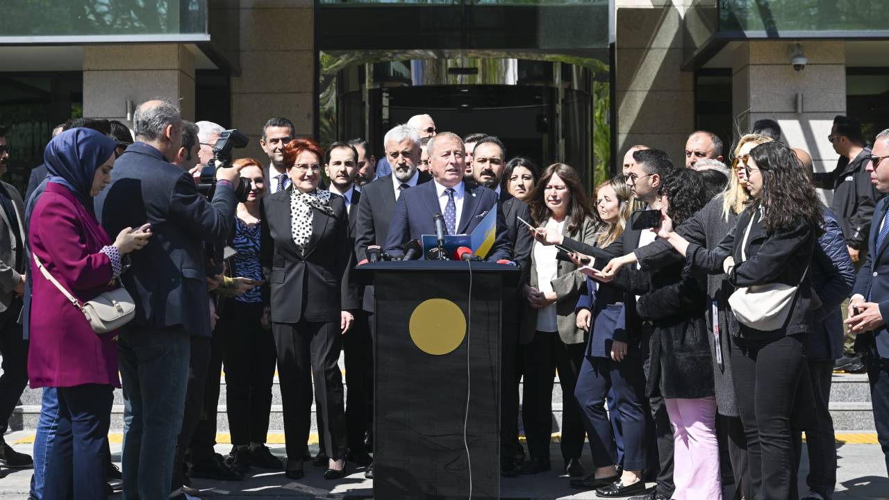 İYİ Parti YSK önünde: Ordu Büyükşehir Belediye Başkanlığı seçimi yenilenmesi talebi