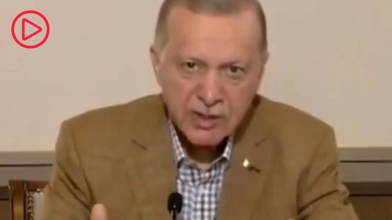 Erdoğan, prompterin azizliğine uğradı