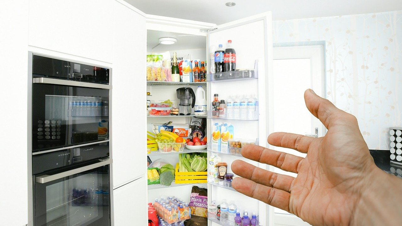 Buzdolabındaki yiyeceklerin uzun süre taze kalması için mutlaka bilmeniz gereken 7 ipucu