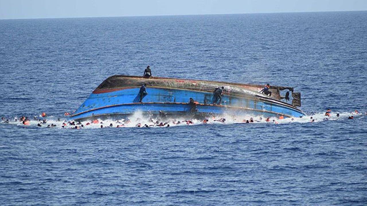 Akdeniz'de göçmen teknesi battı: Sekiz ölü ve kayıplar var