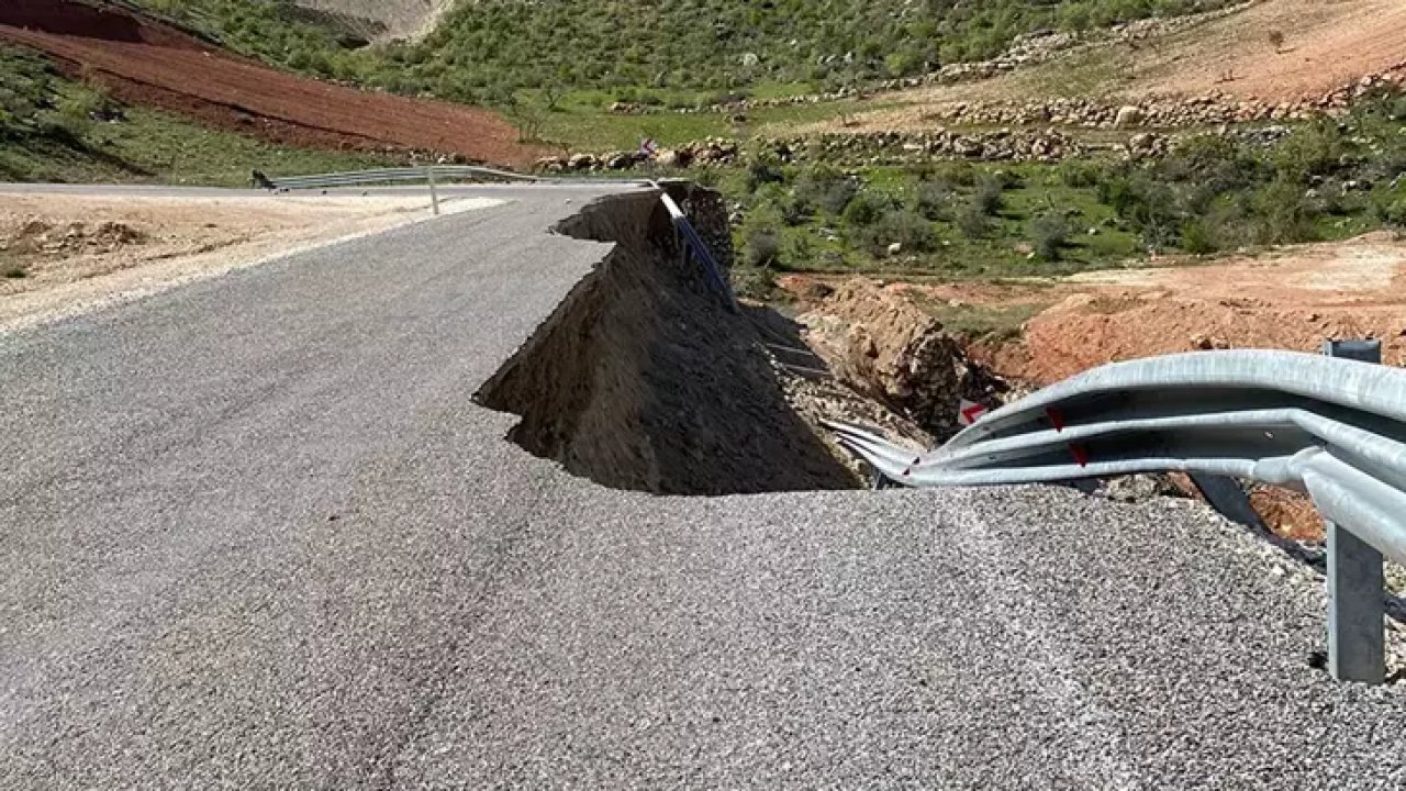 Siirt'te etkili olan yağışların ardından yol çöktü