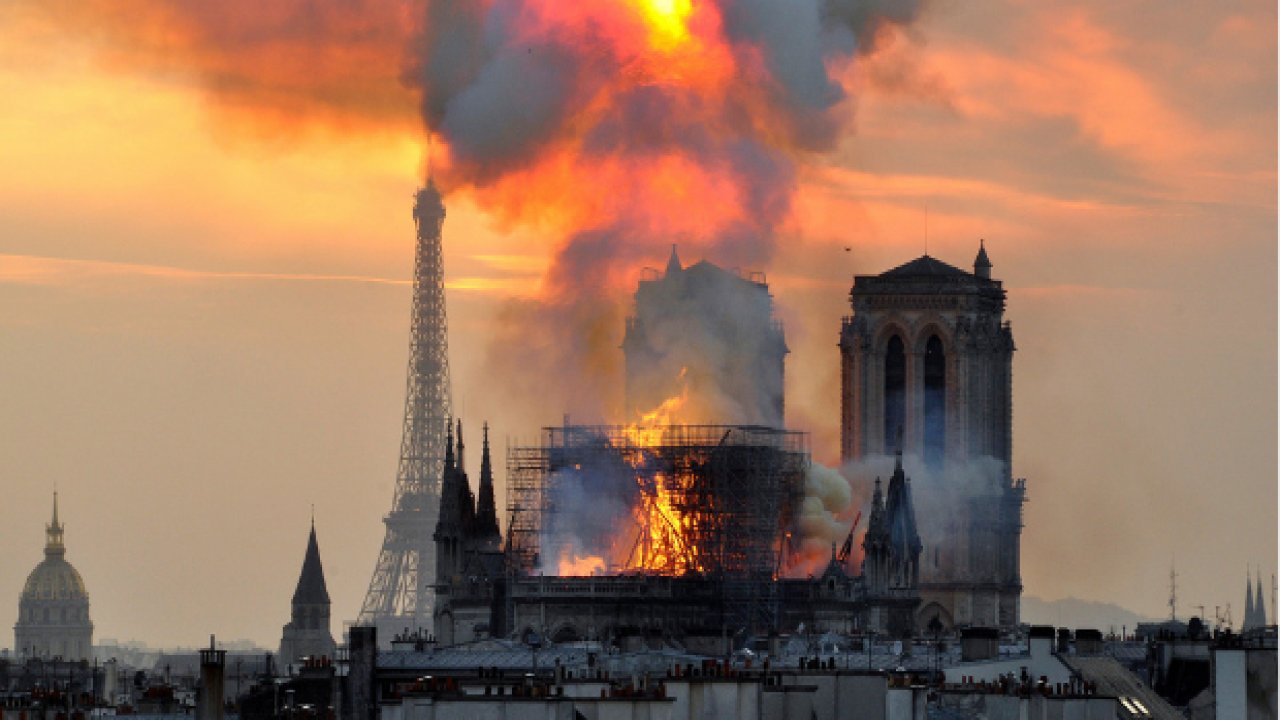 Notre Dame yangınından kurtarılan 'mucize eserler' sergiye açılıyor