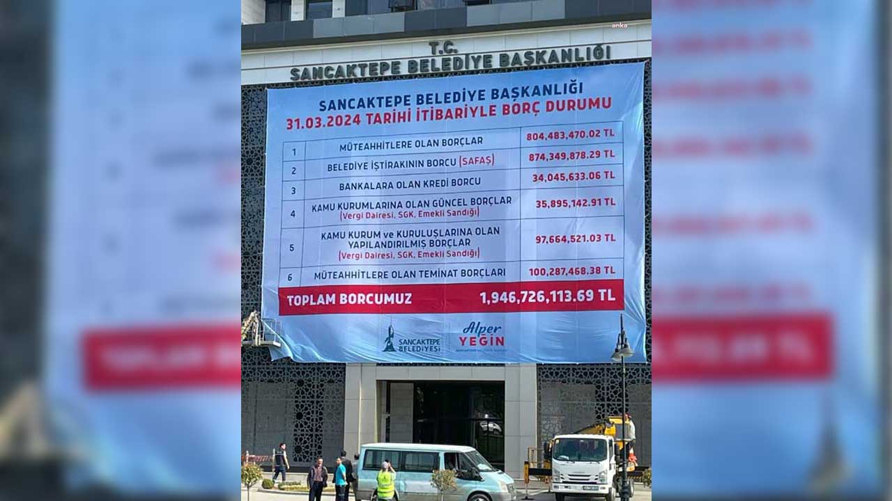 AKP'den CHP'ye geçen Sancaktepe Belediyesi binasına 2 milyar TL'lik borç tablosu asıldı