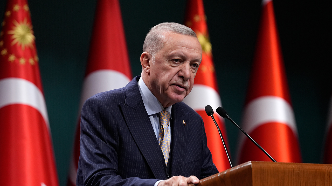 Kabine Toplantısı bitti, Erdoğan: Hak, hukuk diye Van'a koşanlar, can veren işçiler için tek bir adım dahi atmadı