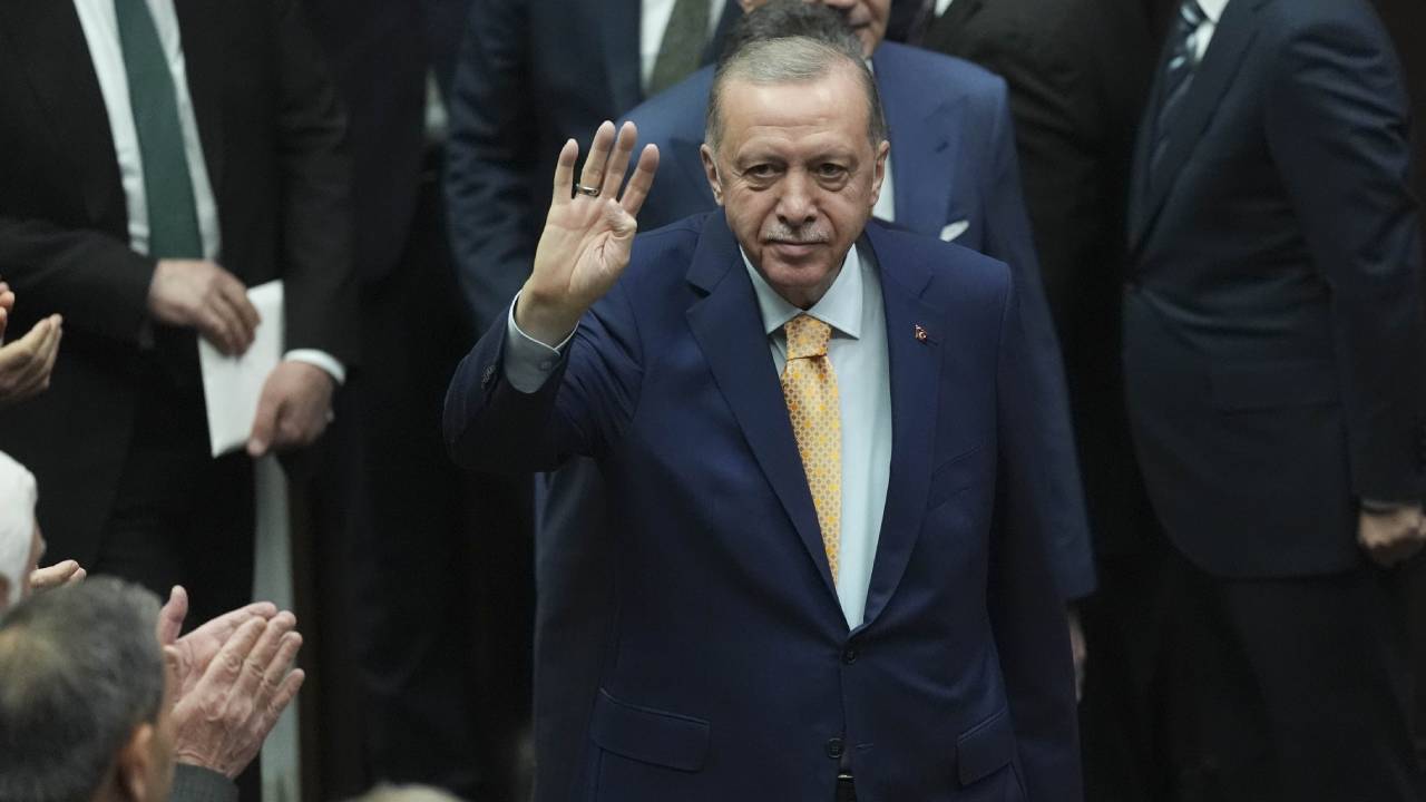 Erdoğan: Katılım oranının düşüklüğü partimizin oylarını olumsuz etkiledi