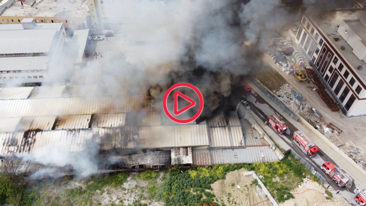Esenyurt'ta mobilya imalathanesinde yangın: Müdahale sürüyor