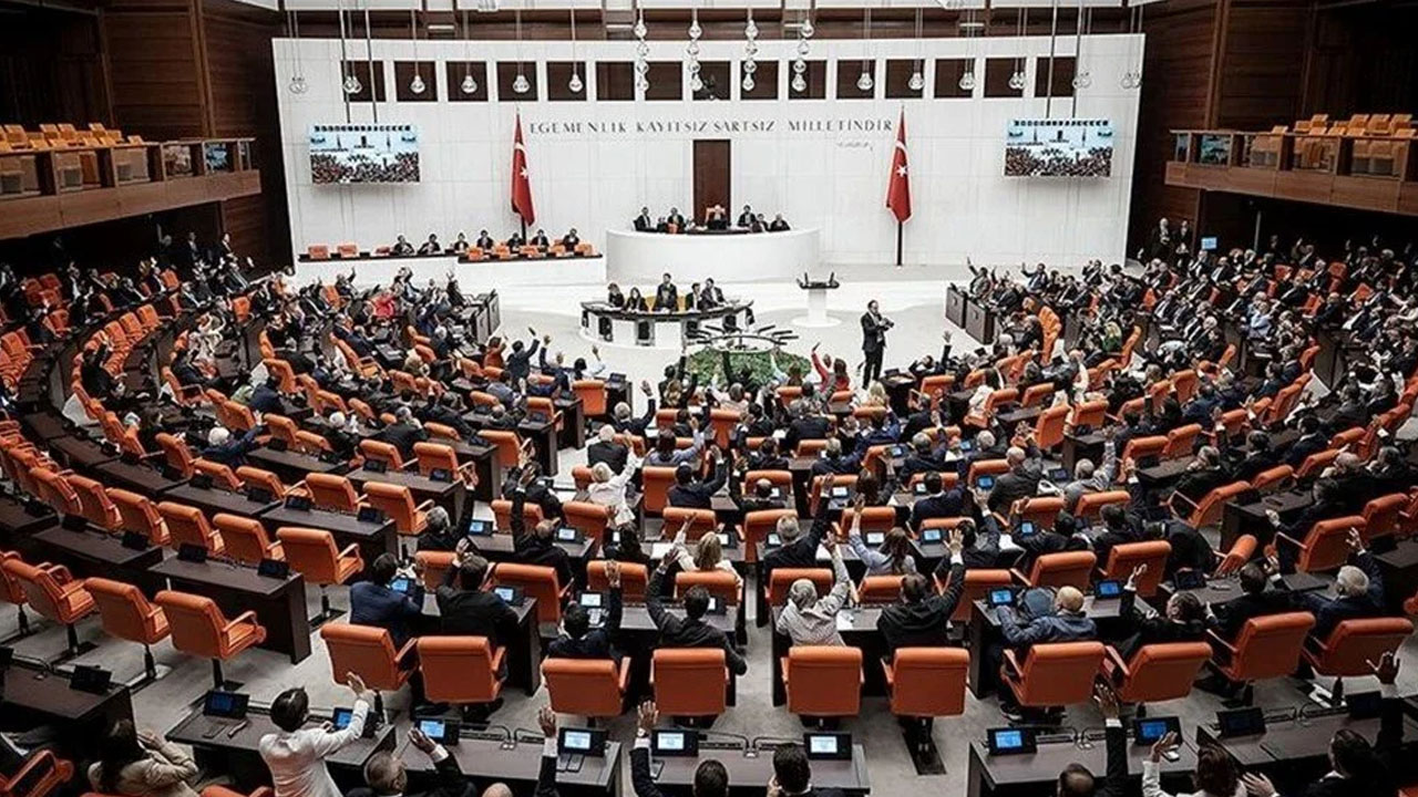 CHP'nin '15 Temmuz'da dağıtılan silahlar ve mafya düzeni araştırılsın' önerisi AKP ve MHP oylarıyla reddildi