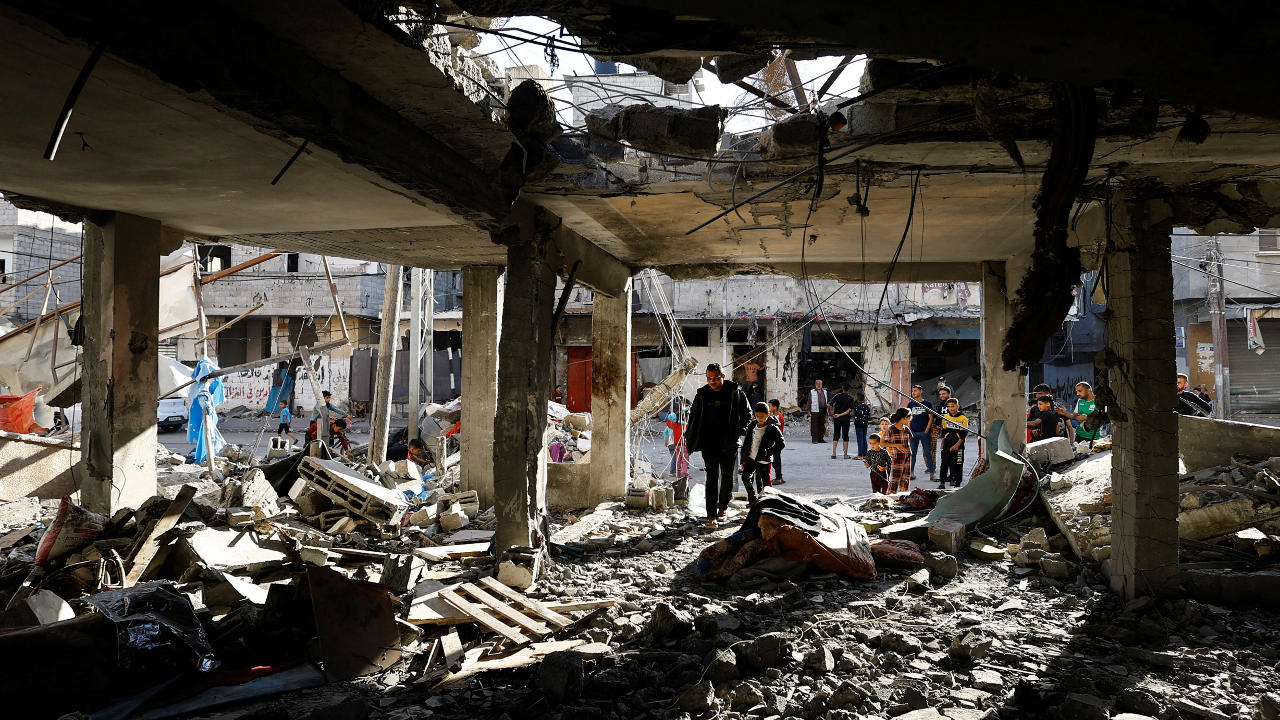 İsrail'den Refah'a hava saldırısı: Dokuzu çocuk 13 Filistinli öldü, hamile bir kadının bebeği karnından kurtarıldı