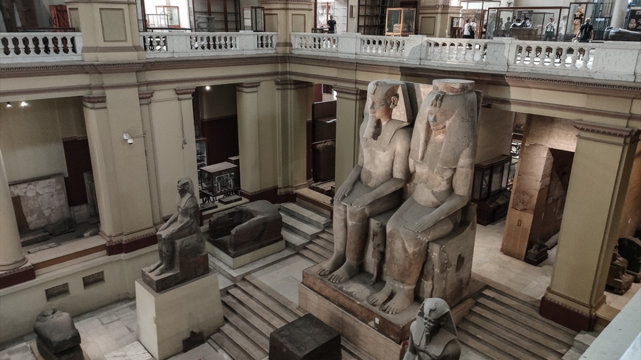 3 bin 400 yıllık kayıp Firavun heykeli Mısır'a döndü