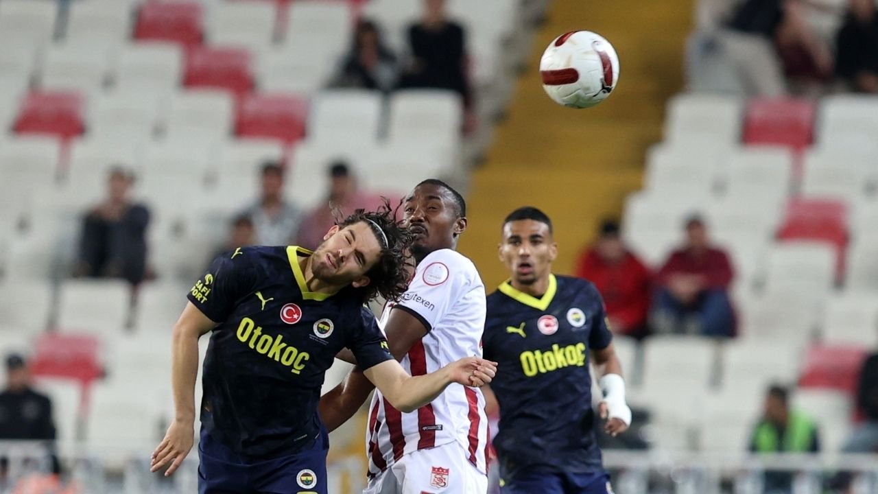 Sivasspor - Fenerbahçe maçı 2-2 berabere bitti