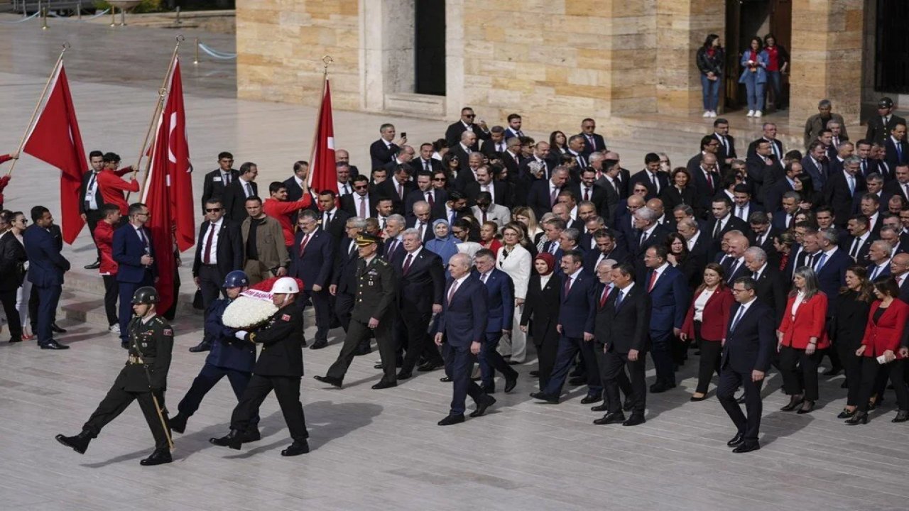 Anıtkabir'de 23 Nisan töreni yapıldı