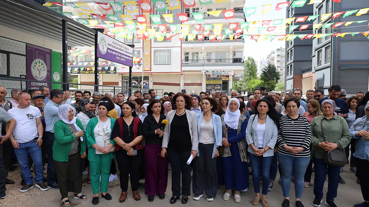 Diyarbakır'da Makbule Özer'in tutuklanması protesto edildi